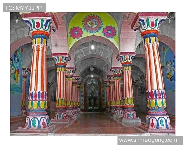 孟买城与浦那城的文化碰撞与发展对比探讨