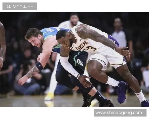 湖人对决热火全场精彩回顾与赛后分析，谁能笑到最后